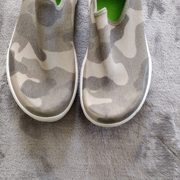 Oofos OOmg eeZee Low Womens Size 6 Shoes Slip On Green Camo Recovery Sneaker - Picture 2 of 6